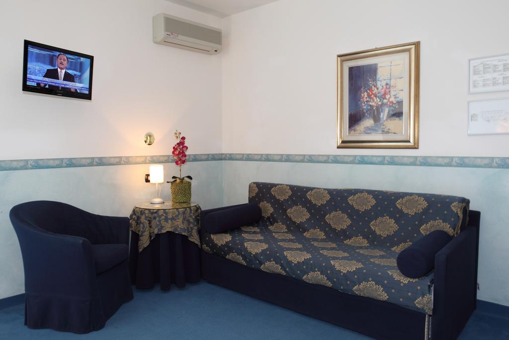 Carlton Hotel